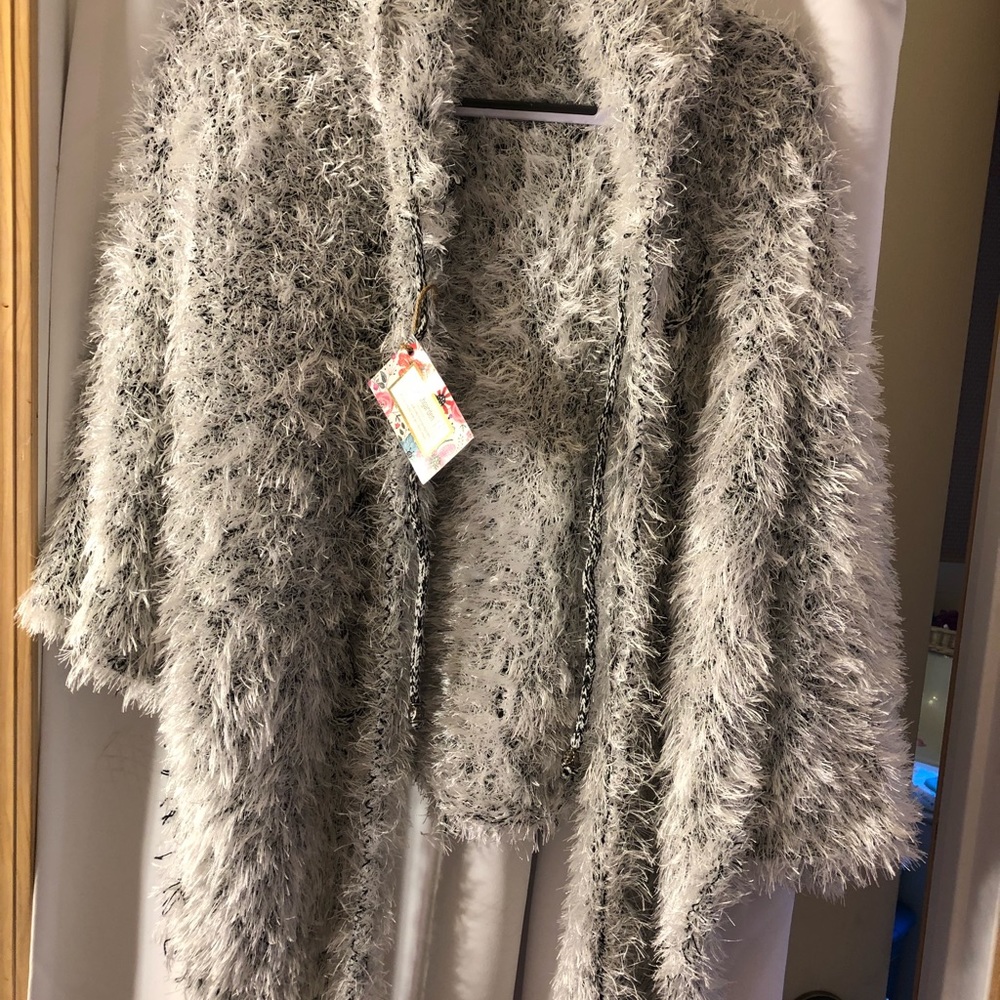 Poncho - Picture 3 of 3